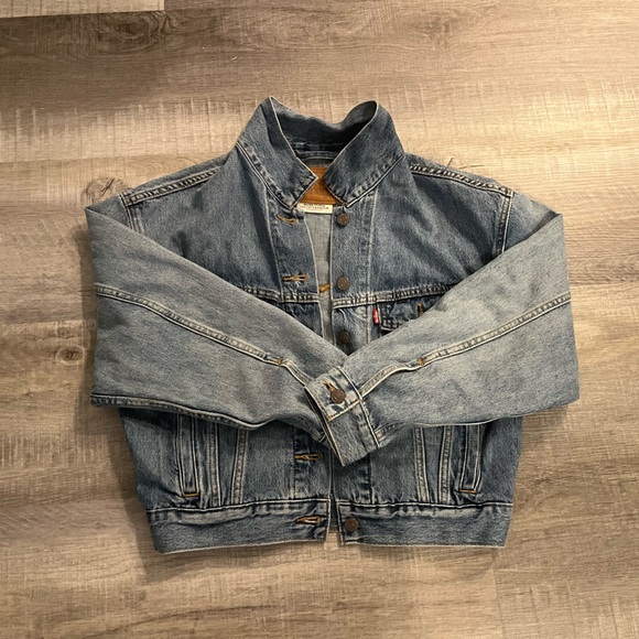 Vintage Levi’s denim jacket - Picture 2 of 9